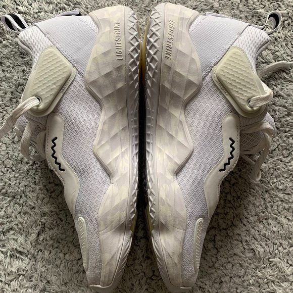 Adidas Hoops F21/S22-TN 21/066 D.1-3. Men US 8. - Picture 1 of 9